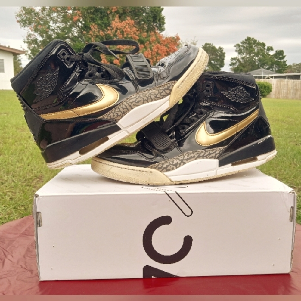 Nike Jordan's Legacy 312 Men's Size 10 black & gold